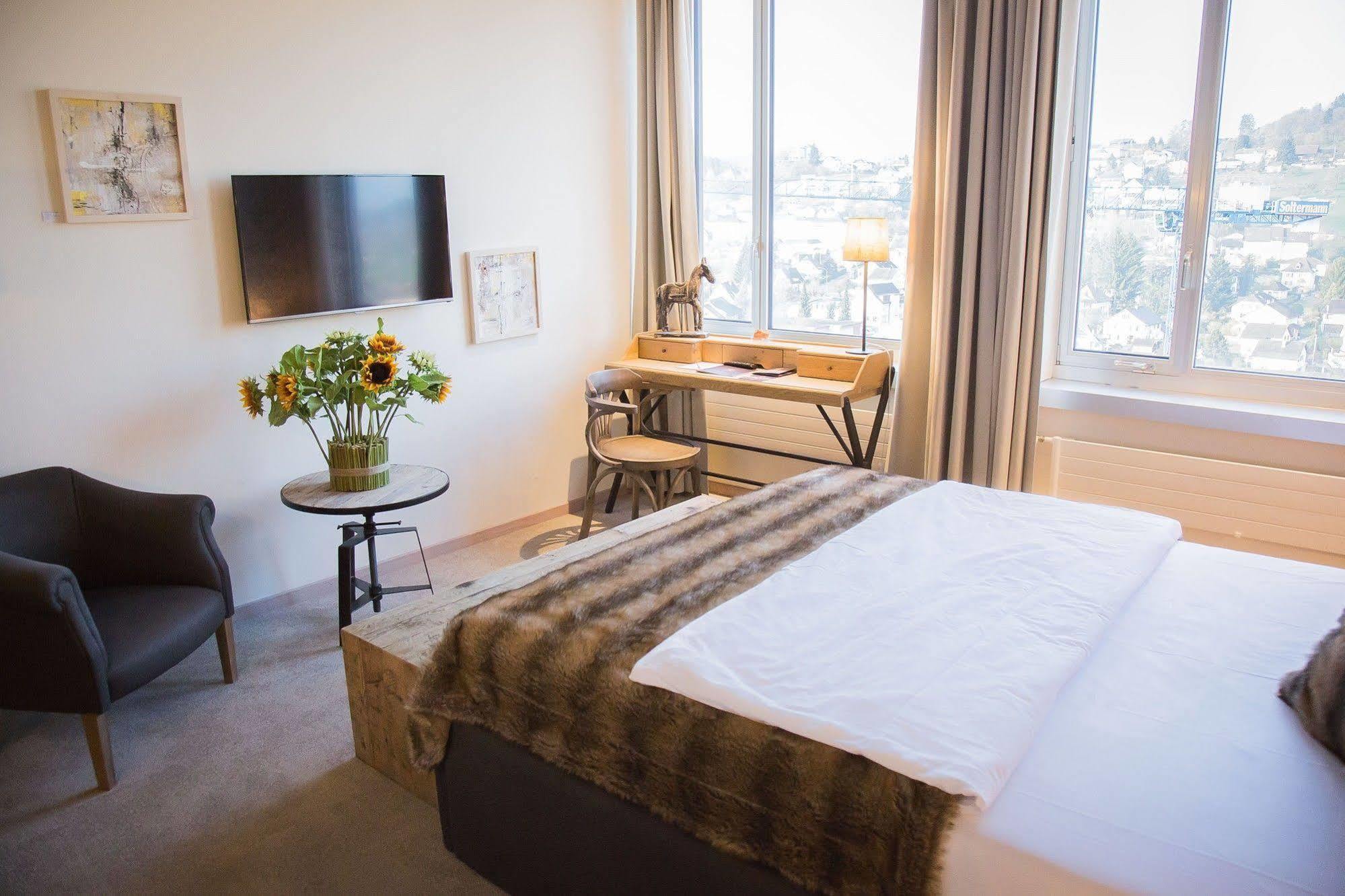 Glashaus Hotel Menziken ภายนอก รูปภาพ