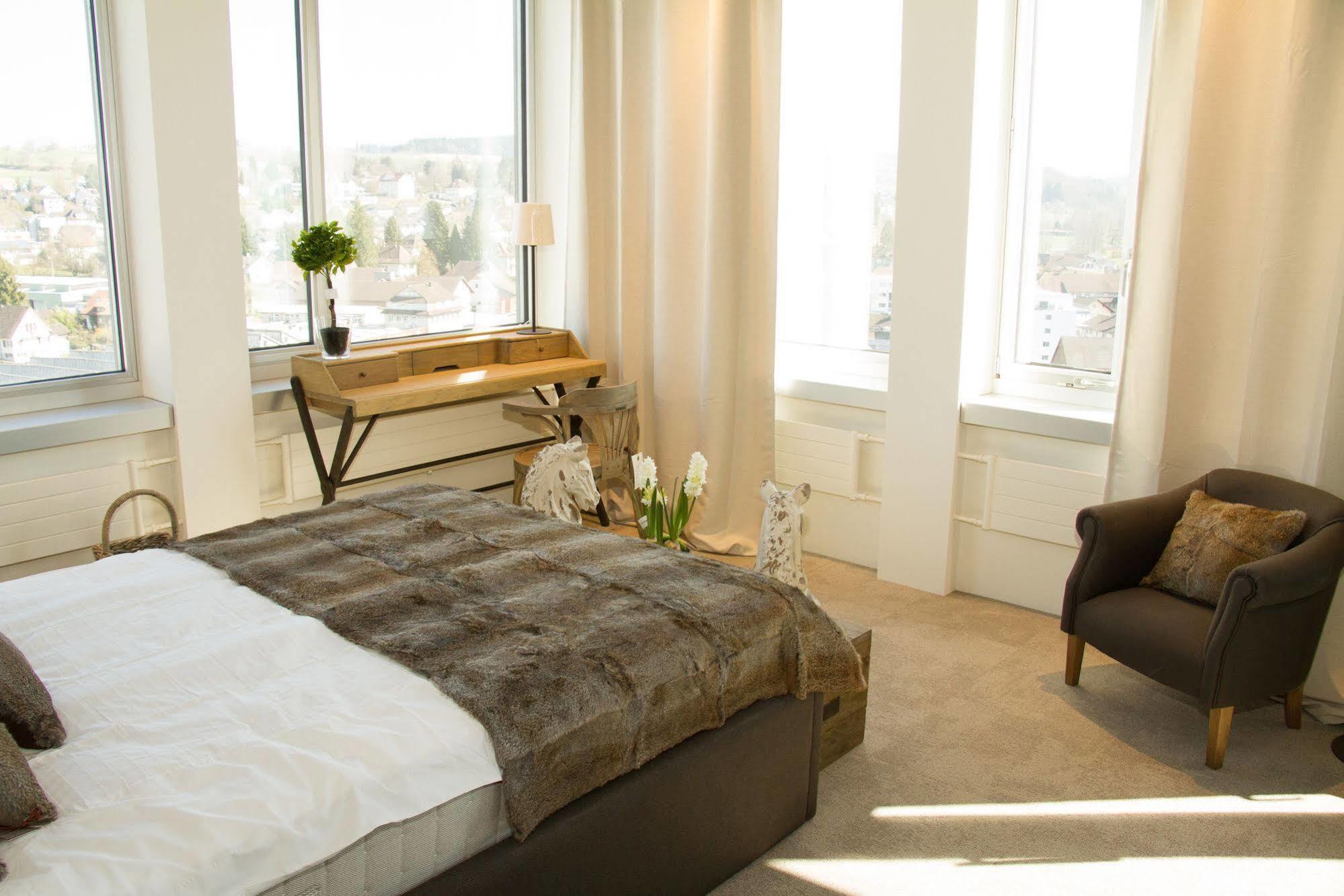 Glashaus Hotel Menziken ภายนอก รูปภาพ