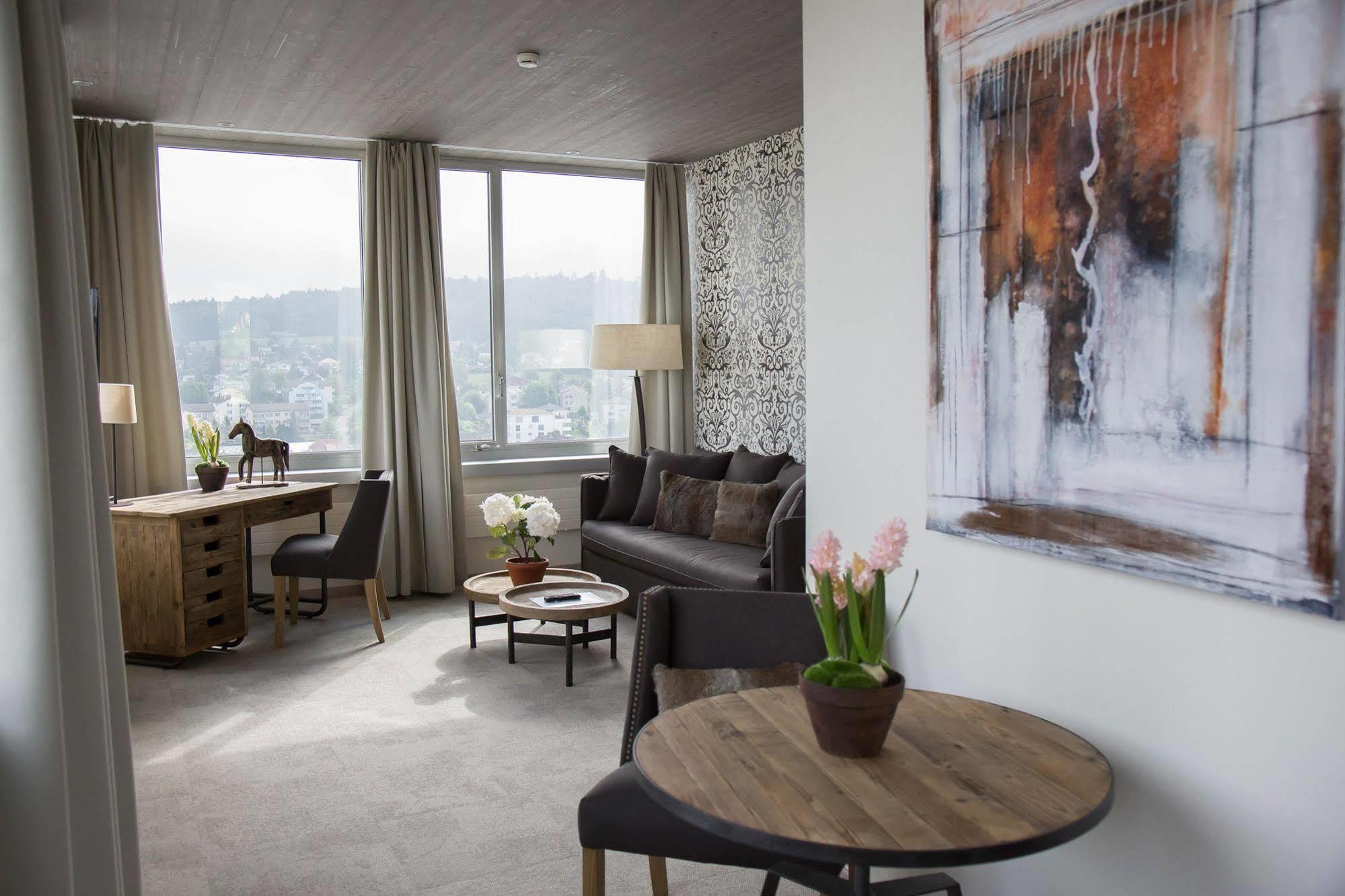 Glashaus Hotel Menziken ภายนอก รูปภาพ