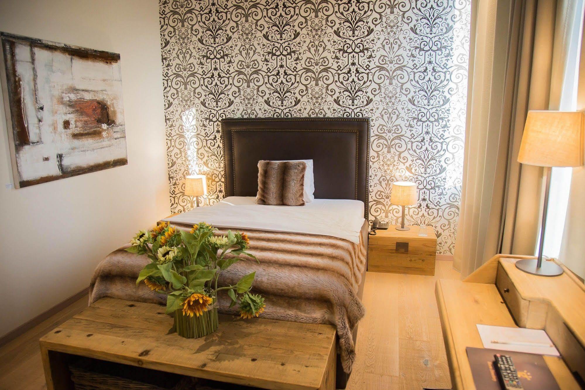 Glashaus Hotel Menziken ภายนอก รูปภาพ