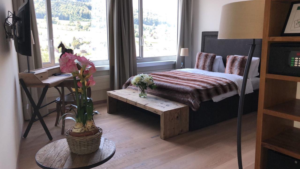 Glashaus Hotel Menziken ภายนอก รูปภาพ
